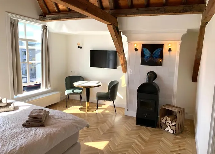 The Harbour 3* Λάιντεν